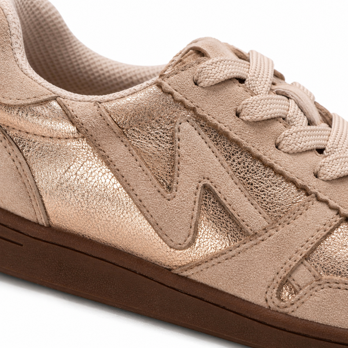 Tenis mod. 72418 color plateado