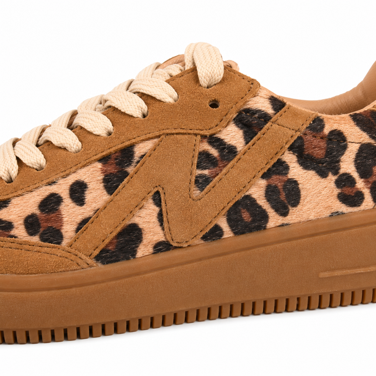 Tenis mod. 24775 color leopardo